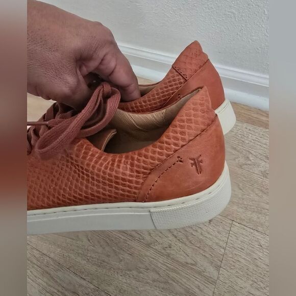 Frye Ivy Snake Embossed Leather Sneakers Size 9 - Picture 5 of 9